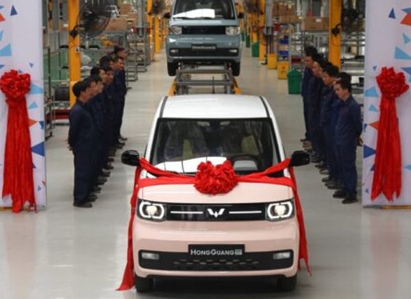 TMT Motors xuất xưởng chiếc Wuling HongGuang MiniEV đầu tiên